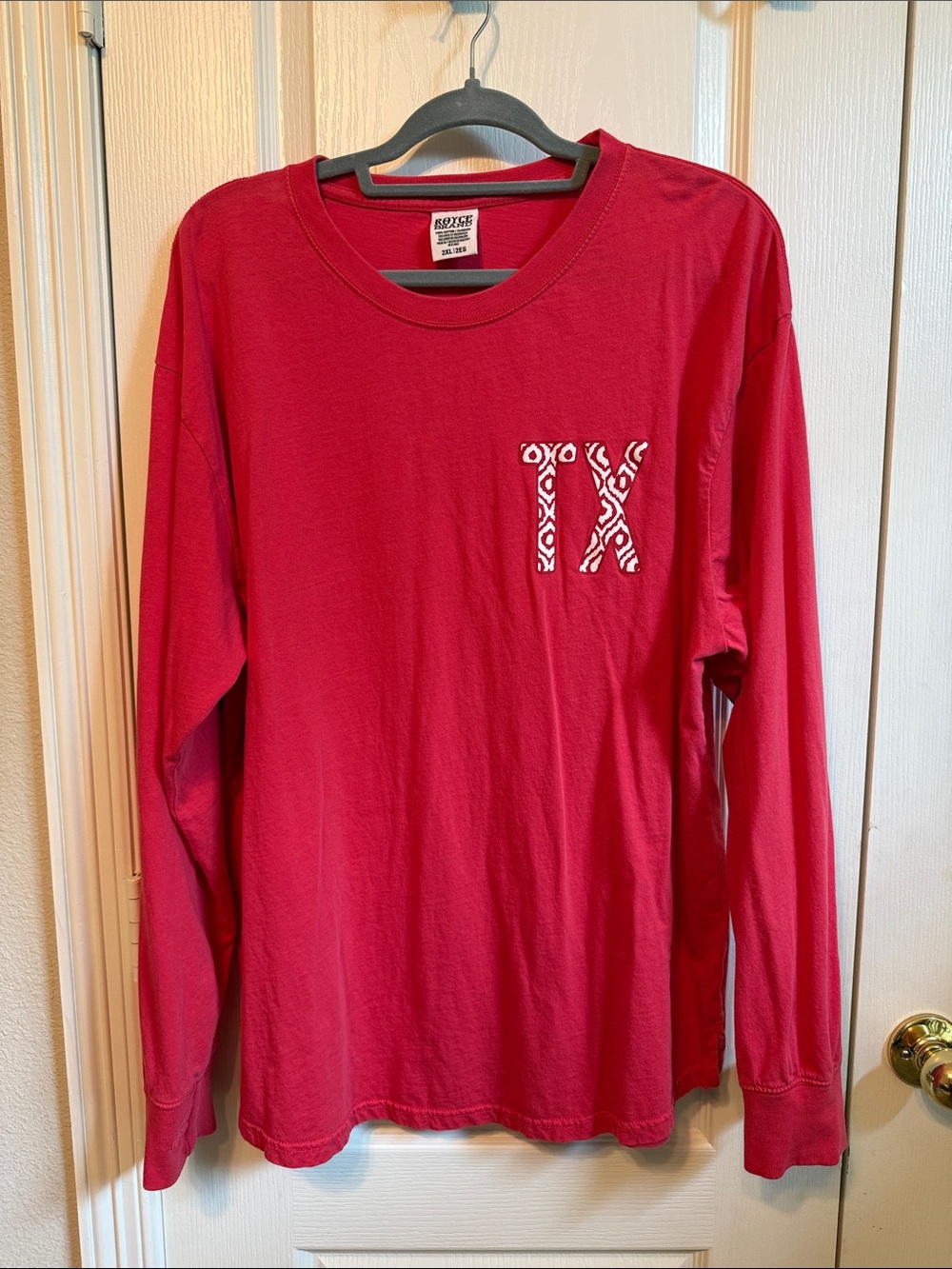 Noize Women’s Long Sleeve Pocket Tee in Red with TX Graphic